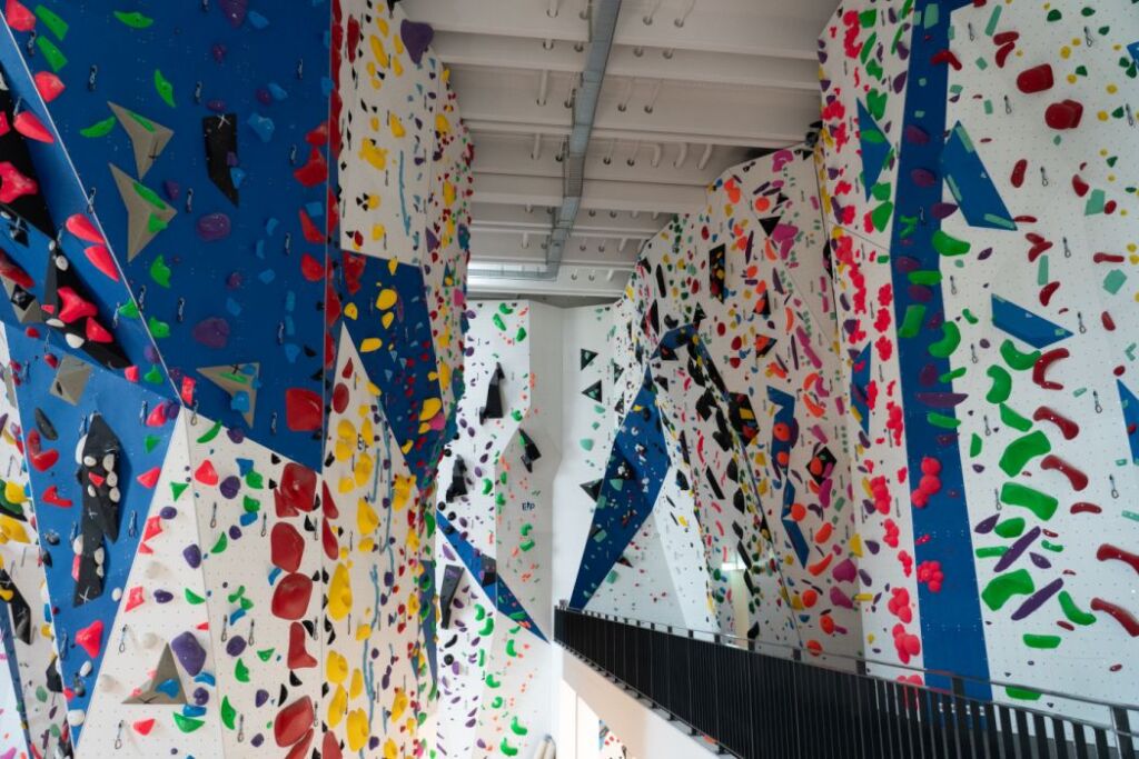 klettern lernen in der Kletterhalle Herisau im Appenzellerpark