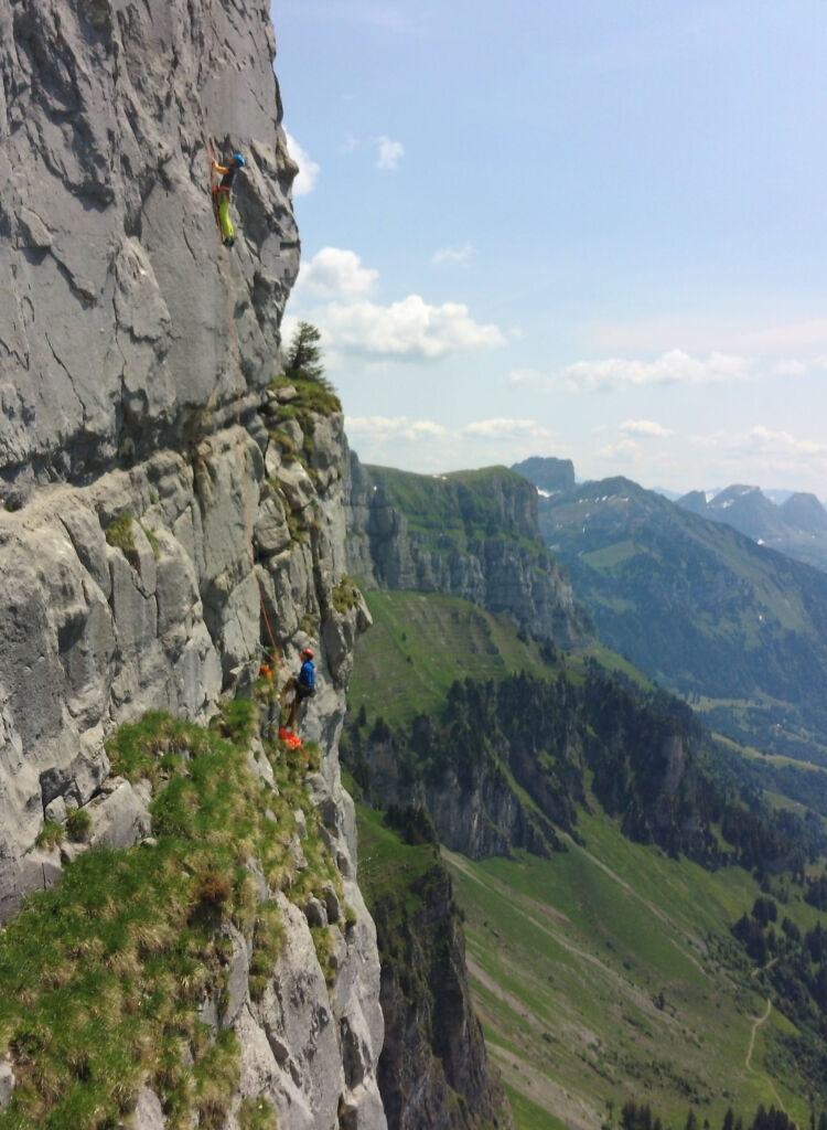 Eine Mehrseillängen Kletterroute liegt dann vor, wenn mindestens zwei Kletterrouten nacheinander geklettert werden.
