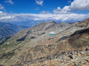 Im Wallis auf dem Jägihorn, die wundervolle Aussicht auf den See.